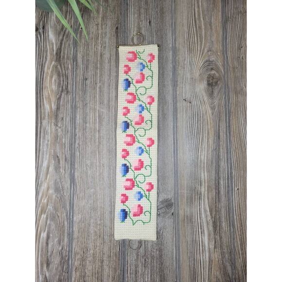 Vintage Wall Hanging Yarn Cross Stitch, Metal Hangers, 14-3/4" - Picture 2 of 5